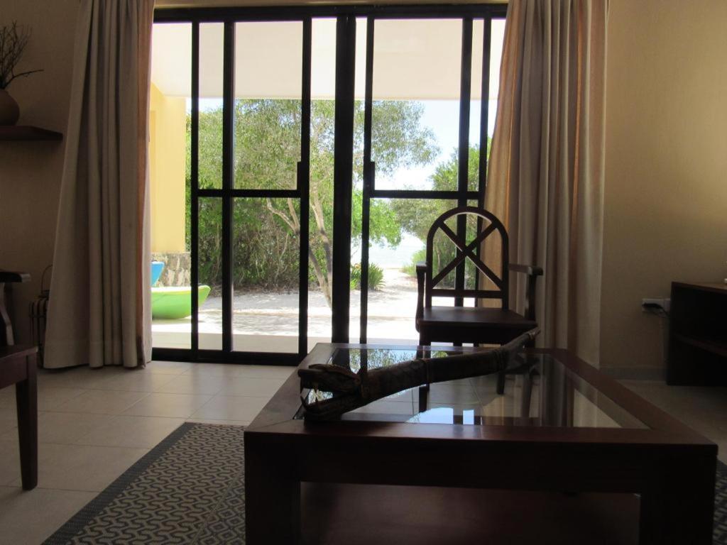 Two Bedroom Beachfront Villa سيليستون المظهر الخارجي الصورة